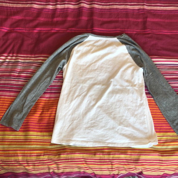 Pretty tee long sleeves with a flake drawing SIZE XL10$ - Picture 2 of 4